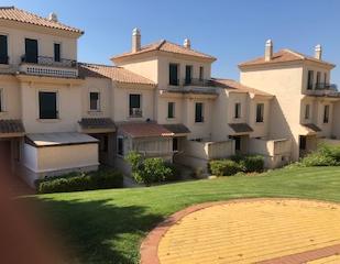 Vista exterior de Casa adosada en venda en Ayamonte amb Terrassa i Balcó