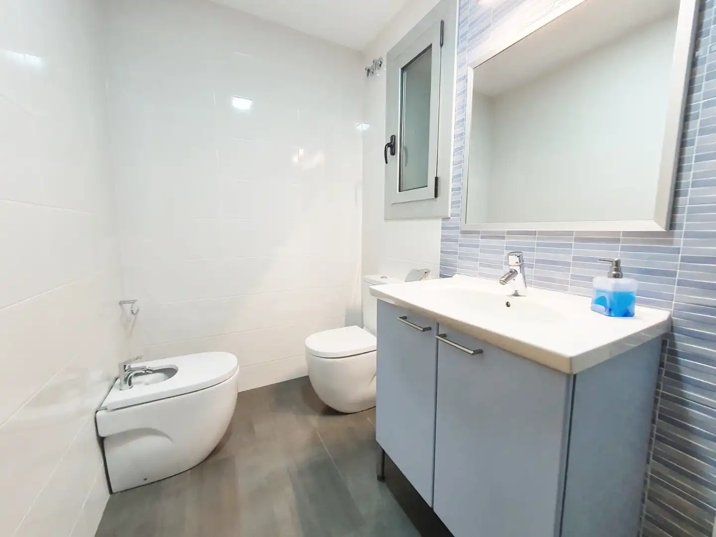 Badezimmer von Wohnung zum Verkauf in Barcelona mit Klimaanlage, Heizung und Möbliert
