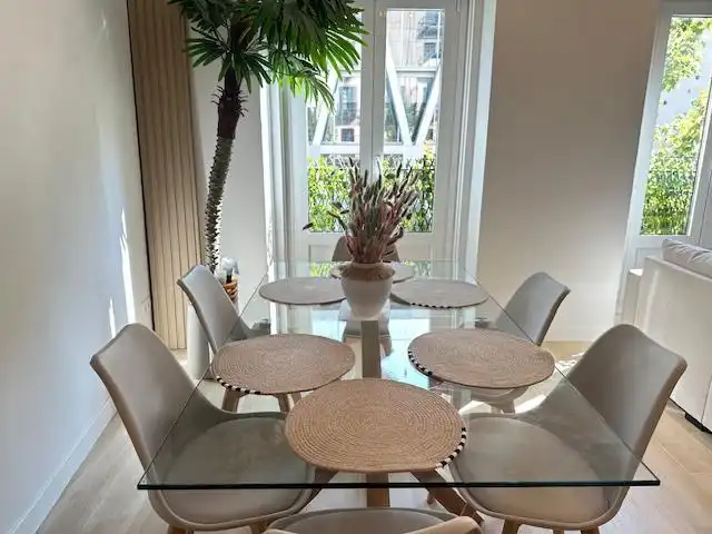 Comedor de Piso de alquiler en  Madrid Capital con Aire acondicionado, Amueblado y Balcón