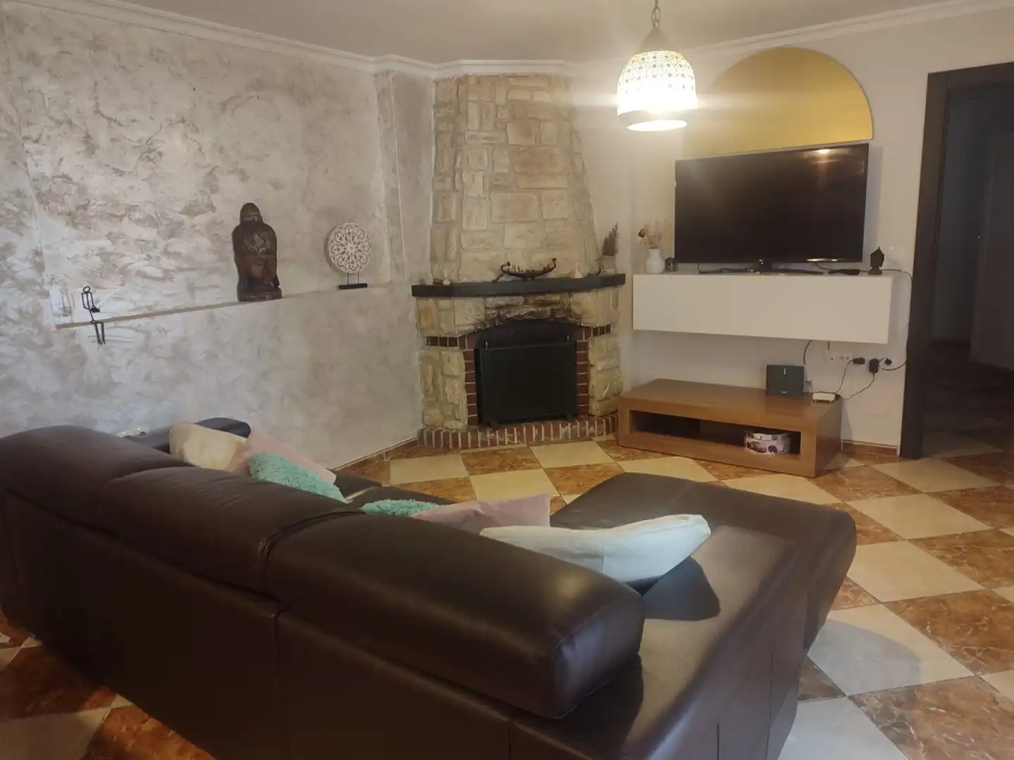 Sala d'estar de Casa adosada en venda en Algeciras amb Aire condicionat i Traster