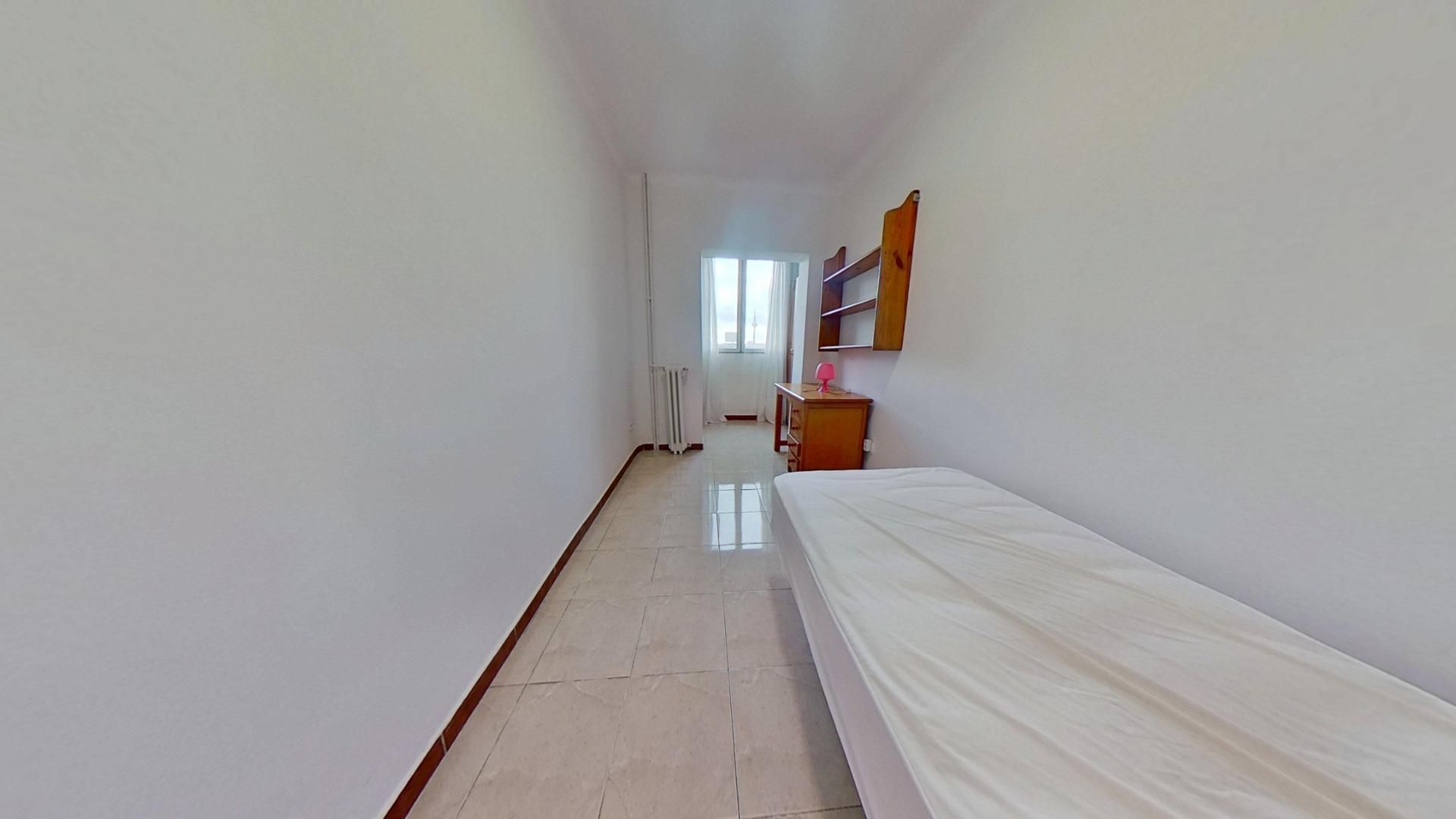 Bedroom of Flat to share in  Madrid Capital  with Heating, Terrace and Balcony
