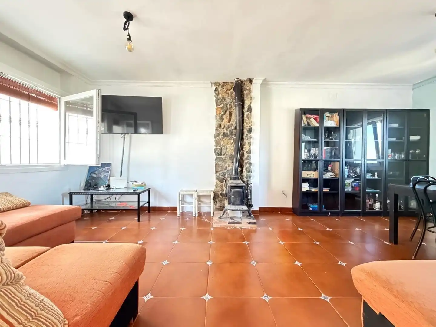 Sala d'estar de Casa adosada en venda en Manilva Pueblo