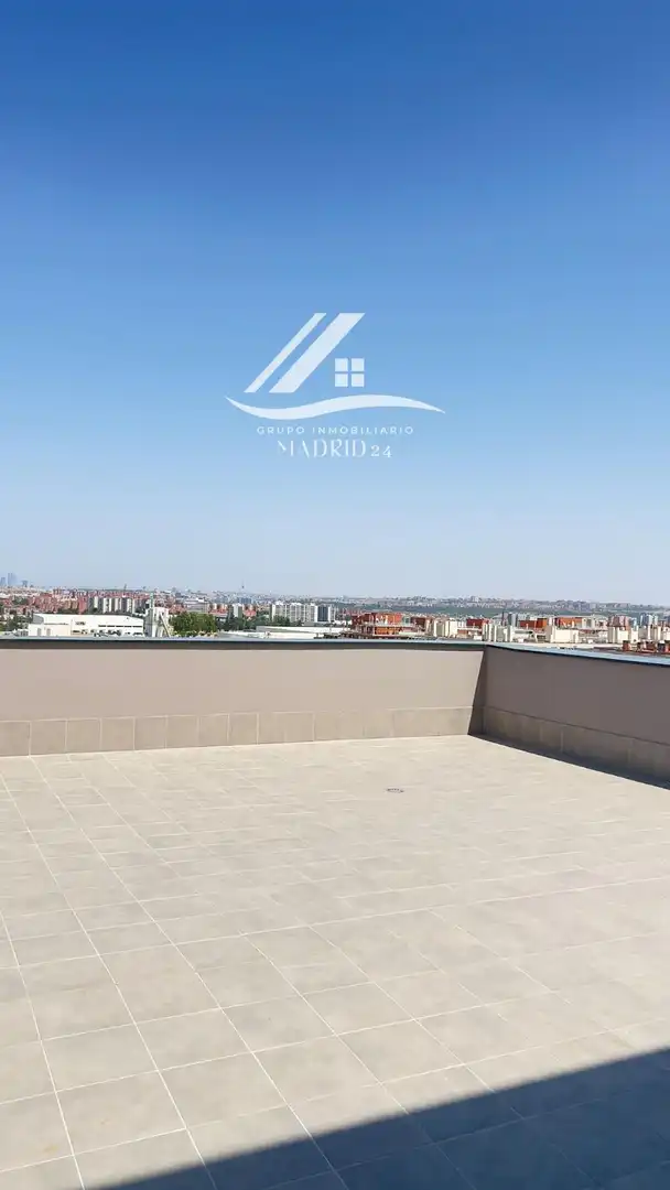 Terraza de Piso en venta en Madrid con Aire acondicionado, Piscina y Piscina comunitaria