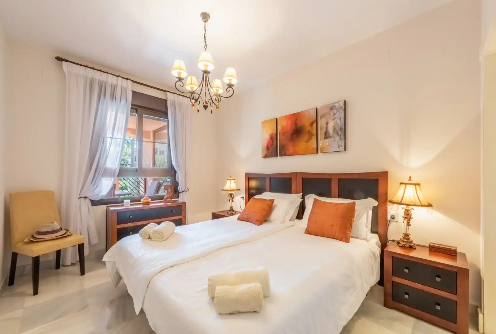 Dormitori de Apartament en venda en Estepona amb Terrassa, Traster i Moblat