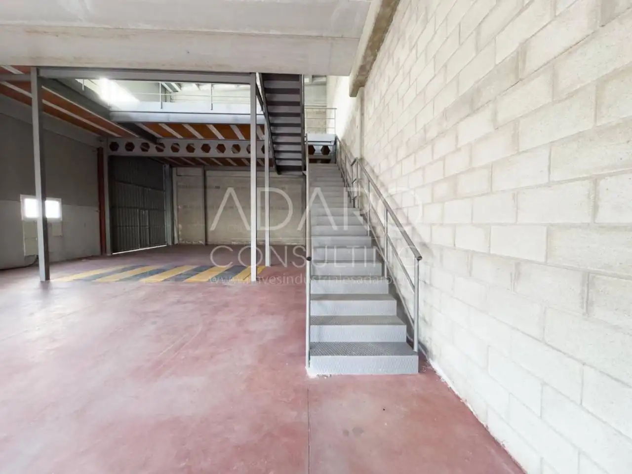Nave industrielle à vendre à Calle Nitra
