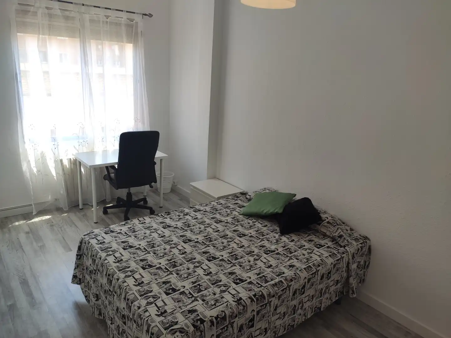 Habitación de Piso de alquiler en Zaragoza con Calefacción, Parquet y Amueblado