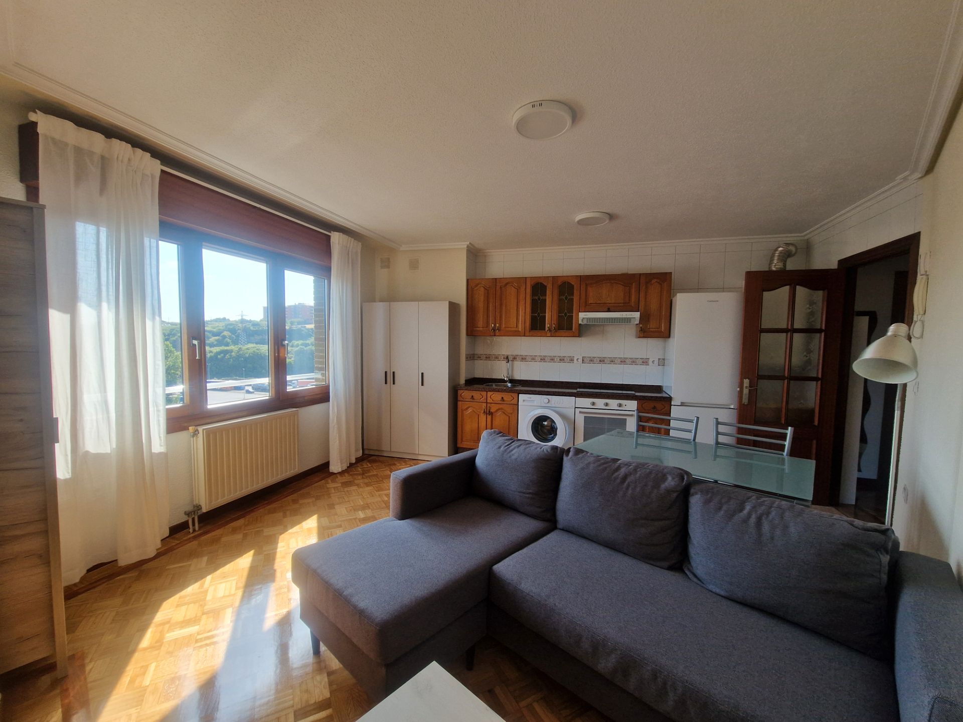 Sala de estar de Apartamento de alquiler en Avilés con Calefacción, Parquet y Terraza