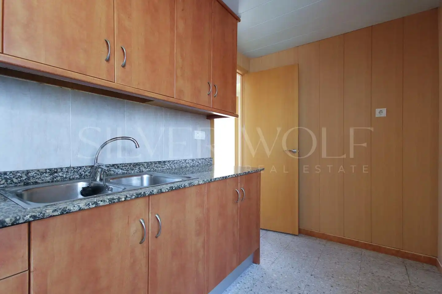 Küche von Dachboden zum Verkauf in Vilanova i la Geltrú mit Parkett, Balkon und Alarm