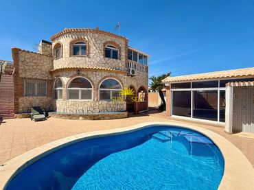 Xalet amb piscina en venda a Orihuela Costa