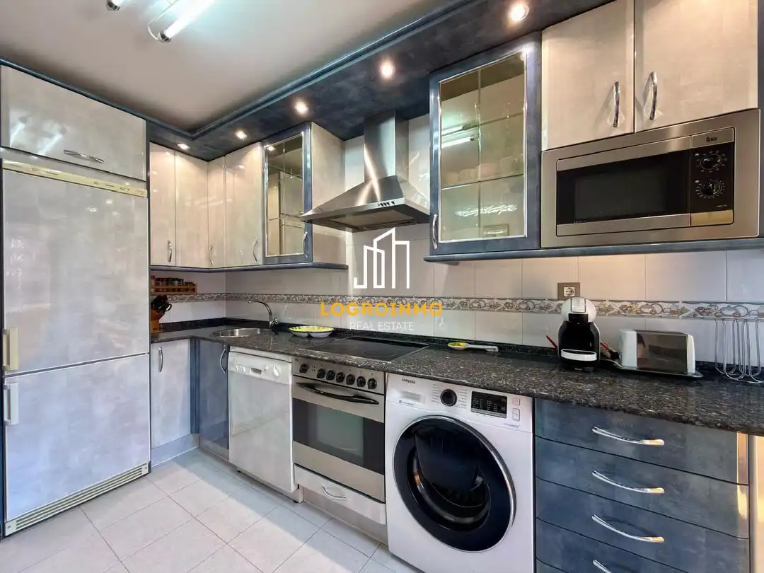 Kitchen of Flat for sale in  Logroño  with Heating, Storage room and Swimming Pool