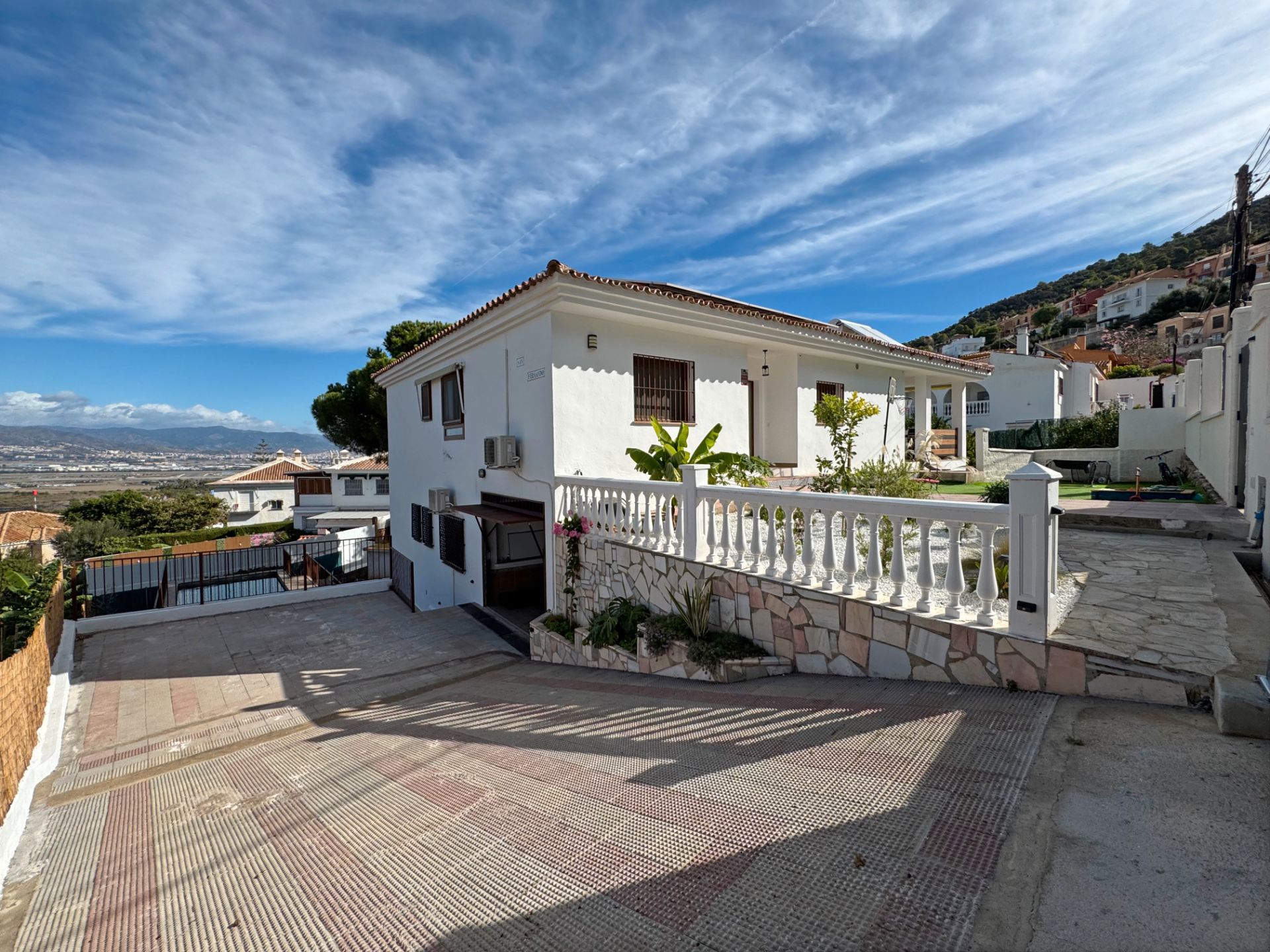 Exterior view of House or chalet for sale in Alhaurín de la Torre  with Air Conditioner, Heating and Private garden