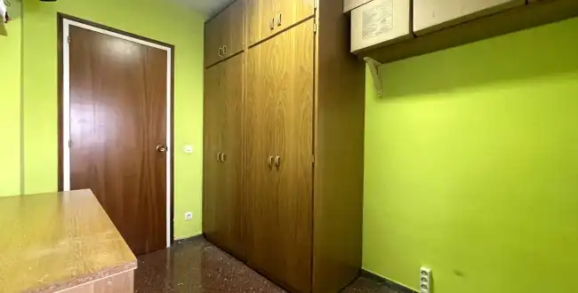 Dormitori de Pis en venda en Girona amb Aire condicionat, Traster i Balcó