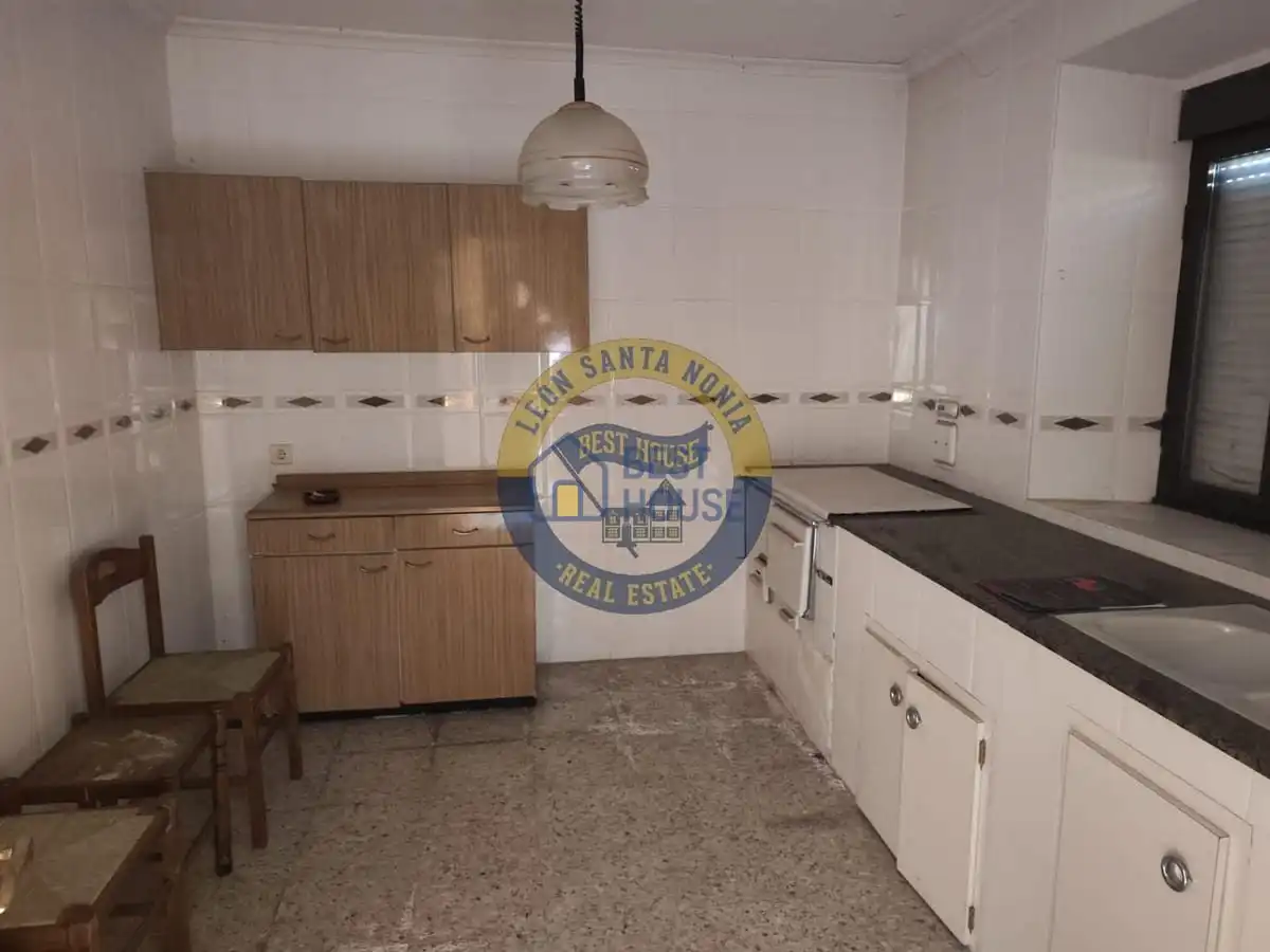 Kitchen of Houses for sale in Rioseco de Tapia  with Storage room and Balcony