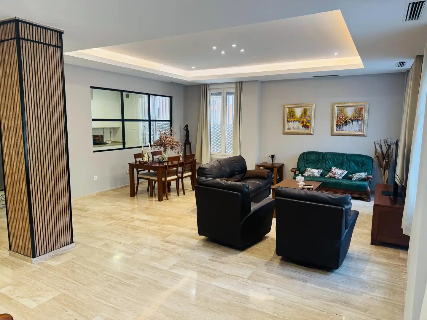 Sala d'estar de Planta baixa en venda en Sevilla amb Aire condicionat, Calefacció i Moblat