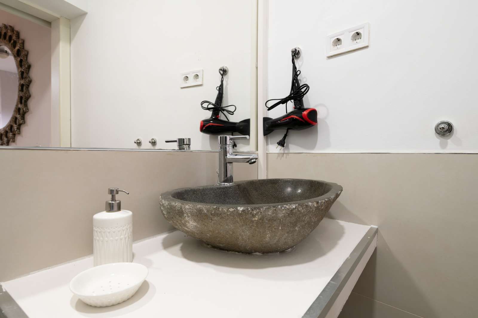 Bathroom of Study for share in  Madrid Capital  with Air Conditioner, Terrace and Furnished