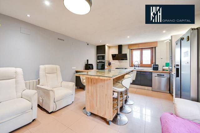 Casa adosada en Venta en  undefined Veïnat Mas Nadal en Juià