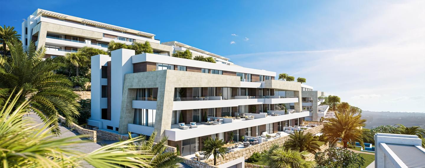 Vista exterior de Apartament en venda en Estepona amb Aire condicionat, Jardí privat i Terrassa