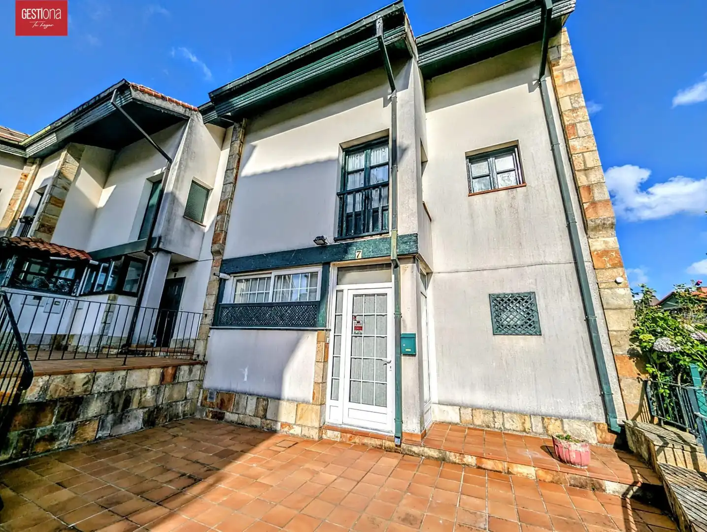 Vista exterior de Casa adosada en venda en Noja amb Calefacció, Jardí privat i Terrassa