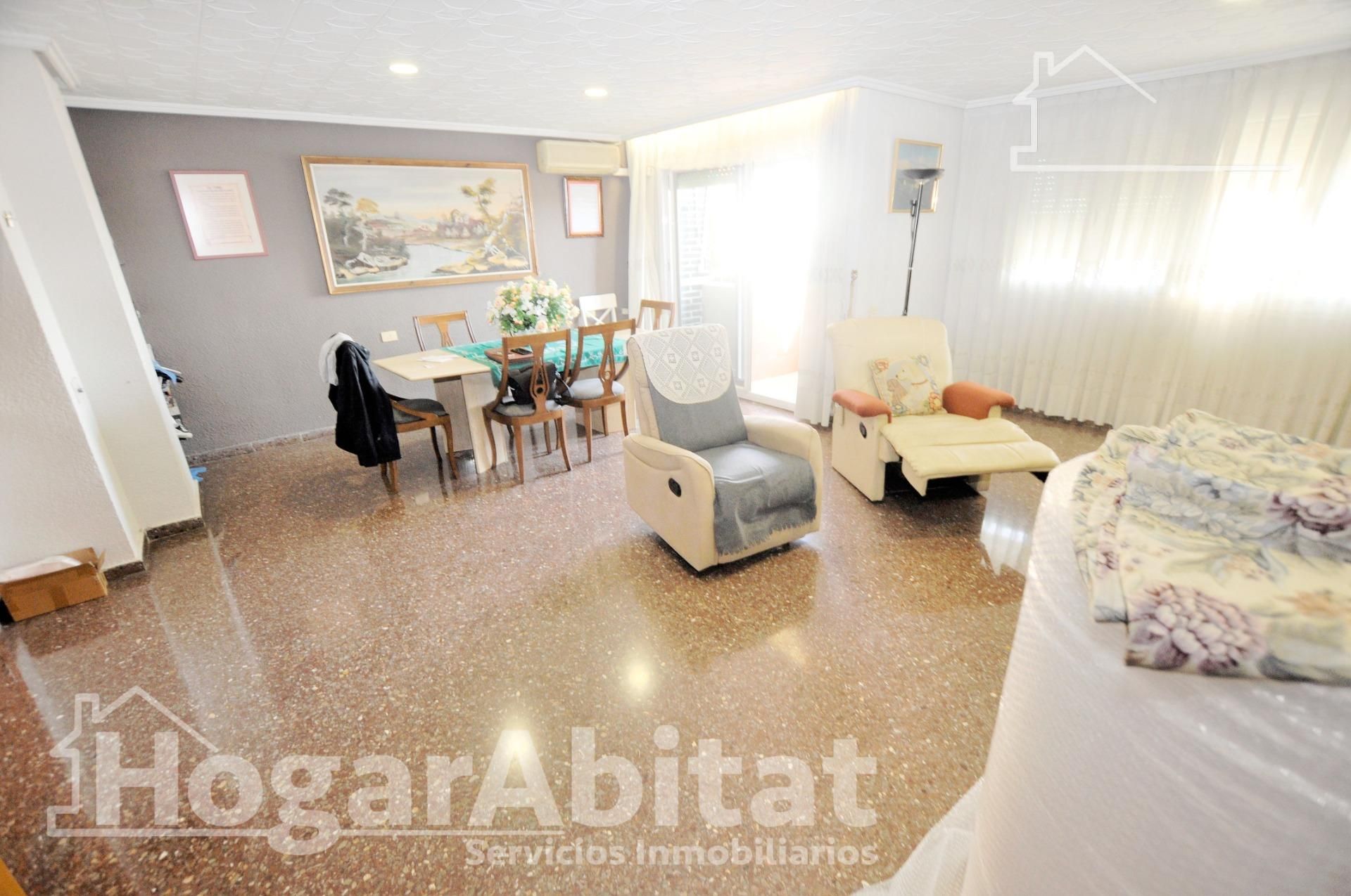 Sala d'estar de Pis en venda en  Valencia Capital amb Balcó