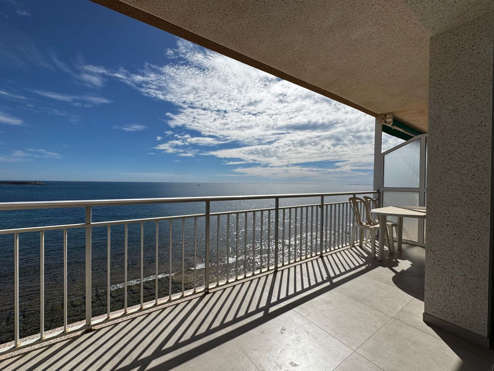Terraza de Apartamento de alquiler en Torrevieja con Aire acondicionado, Calefacción y Amueblado