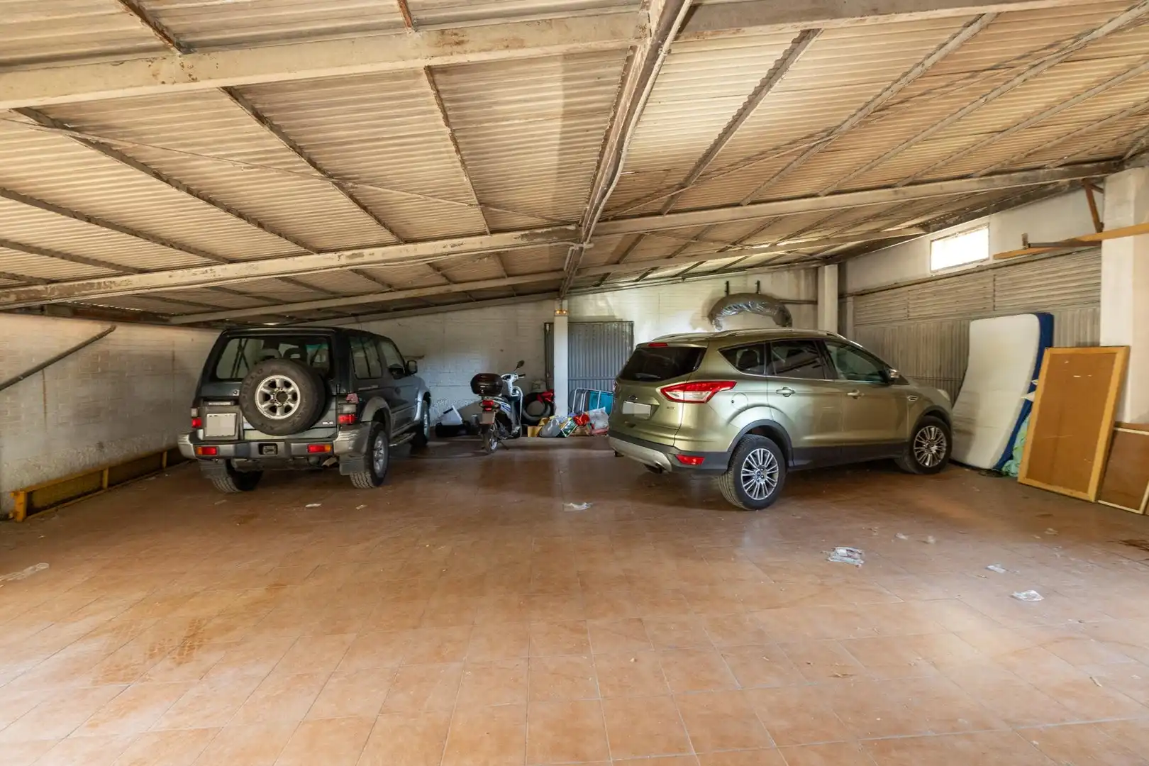 Aparcament de Pis en venda en Granada amb Calefacció, Terrassa i Traster