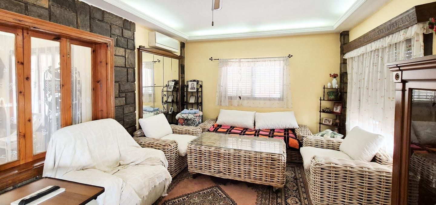 Sala d'estar de Casa o xalet en venda en Elche / Elx amb Aire condicionat, Jardí privat i Traster