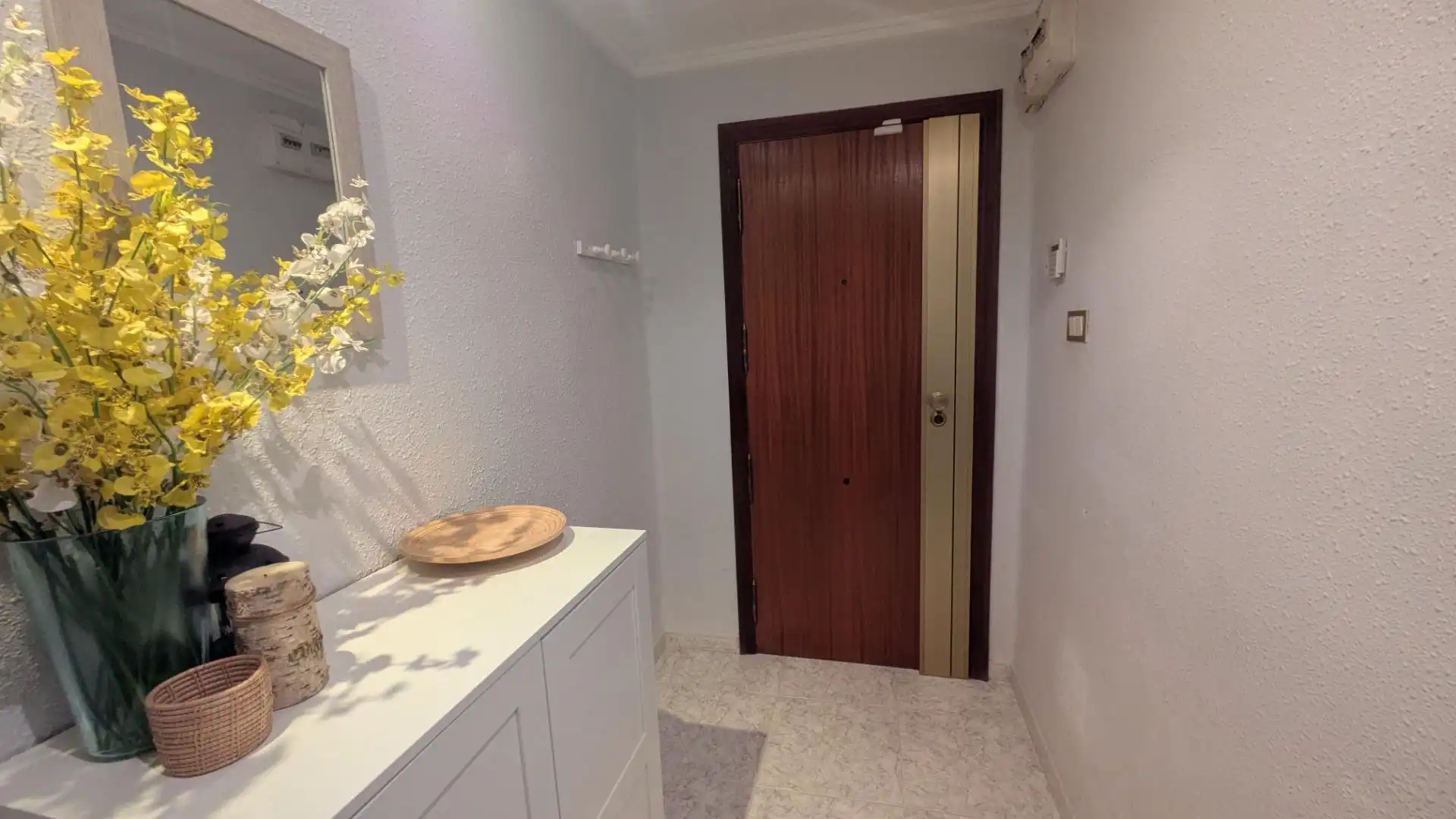 Flat for rent in Valencia  with Air Conditioner