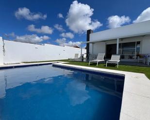Piscina de Casa o xalet en venda en Chiclana de la Frontera amb Aire condicionat, Jardí privat i Piscina