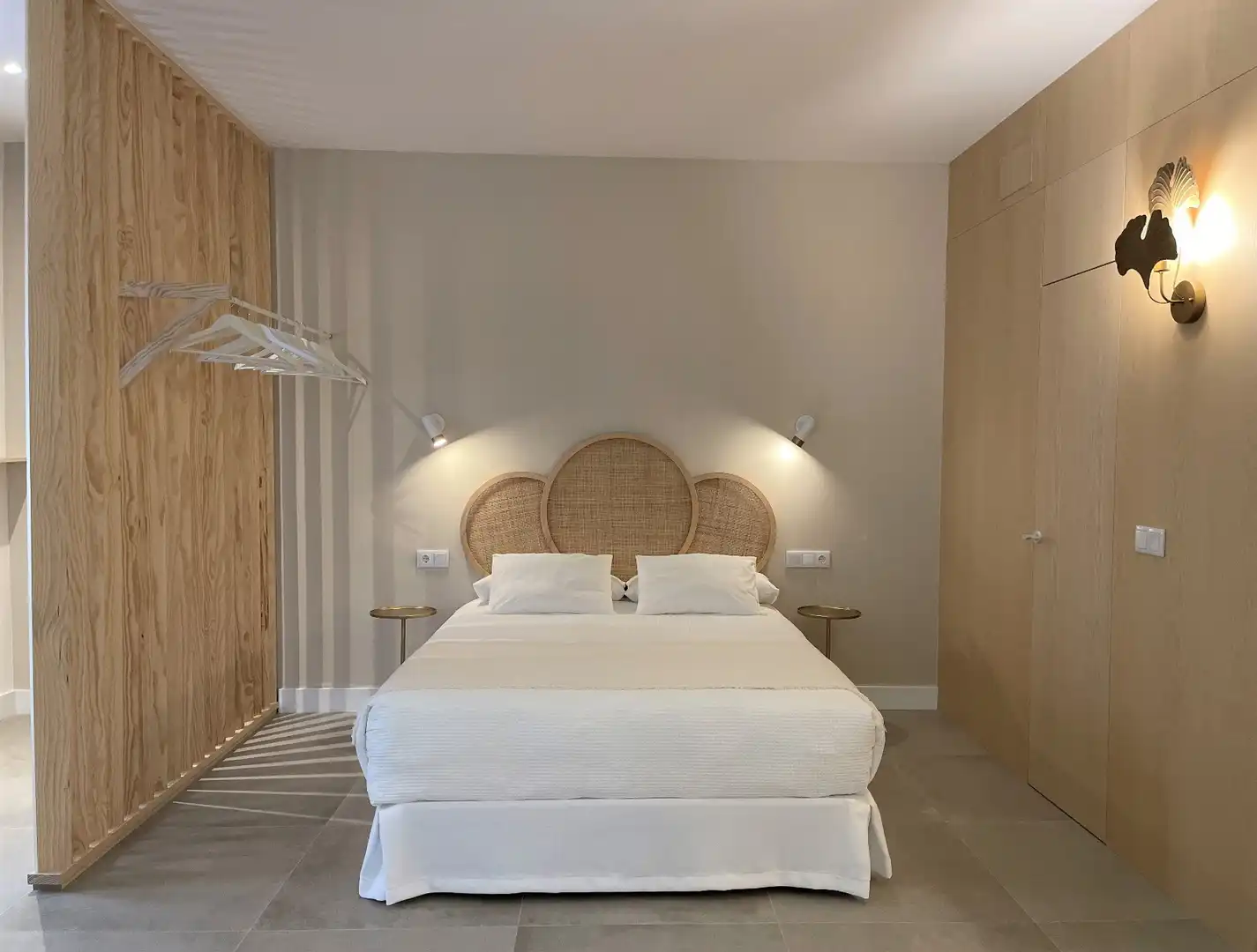 Habitación de Estudio de alquiler en Carmona con Aire acondicionado, Amueblado y Microondas