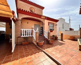 Vista exterior de Casa o xalet en venda en Vélez-Málaga amb Aire condicionat, Calefacció i Jardí privat