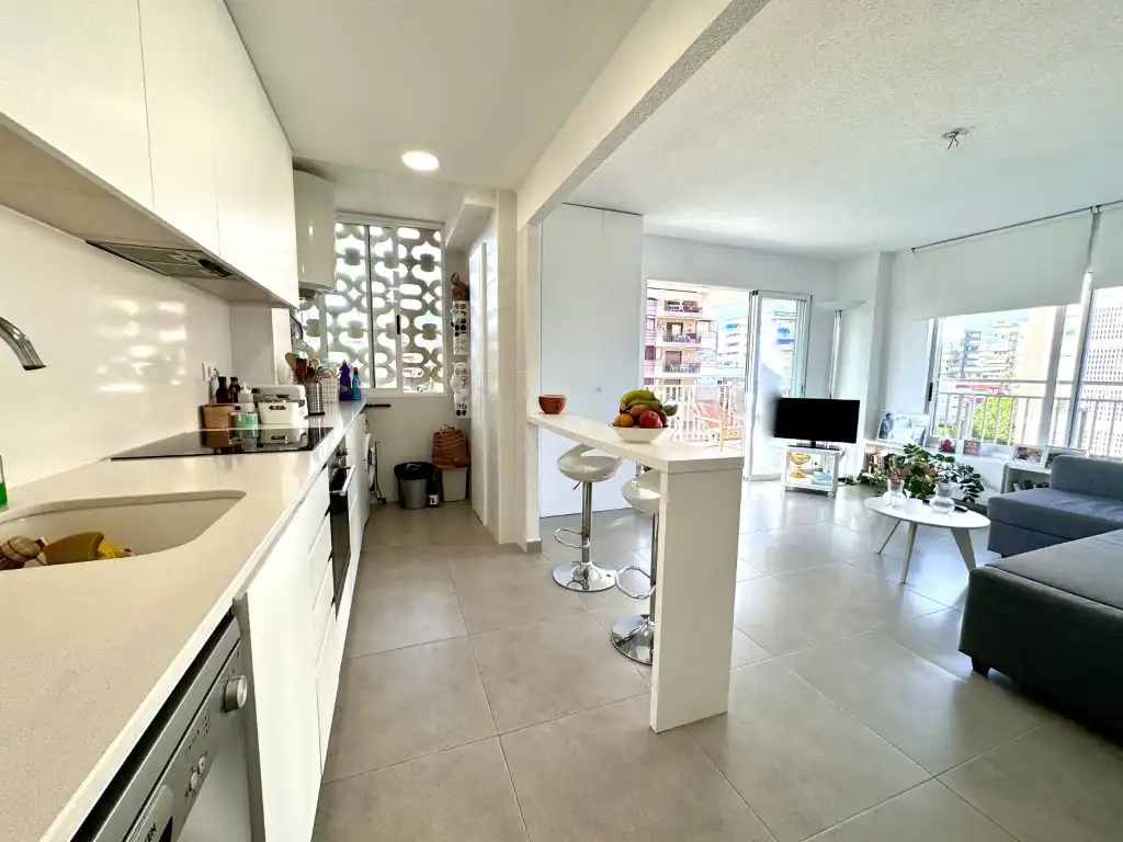 Cocina de Apartamento de alquiler en Benicasim / Benicàssim con Terraza, Amueblado y Horno