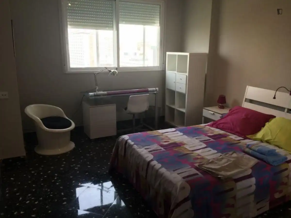 Habitación de Apartamento para compartir en  Valencia Capital con Aire acondicionado, Amueblado y Horno