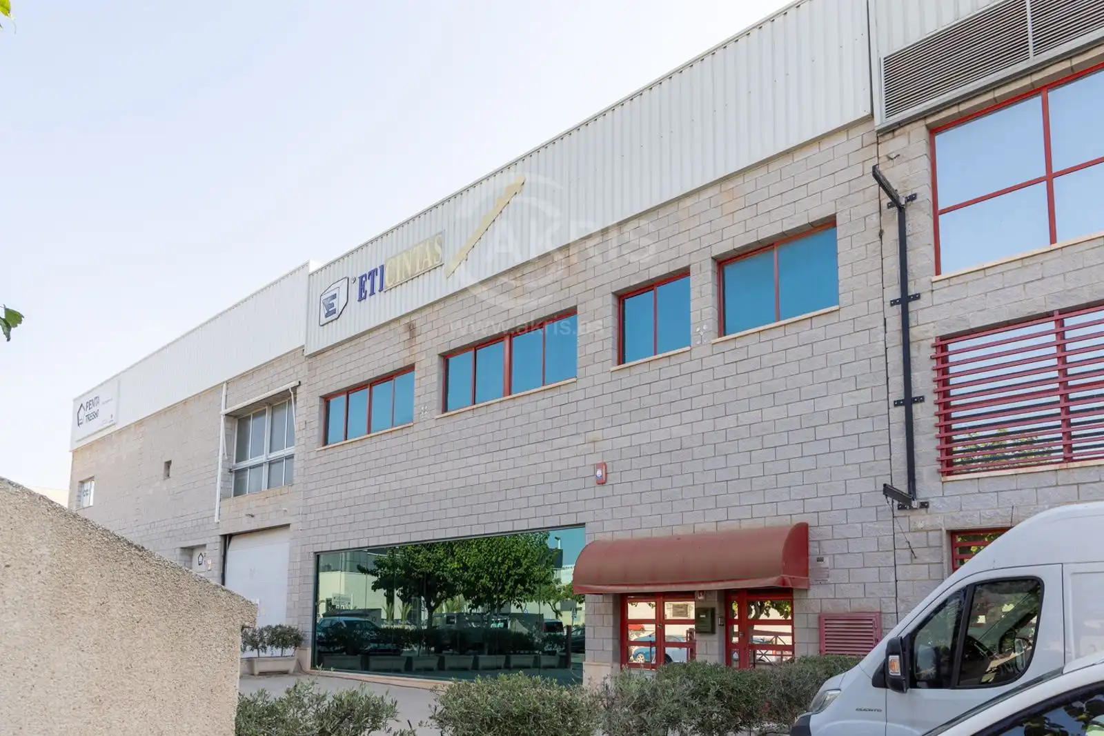 Vista exterior de Nau industrial en venda en Elche / Elx