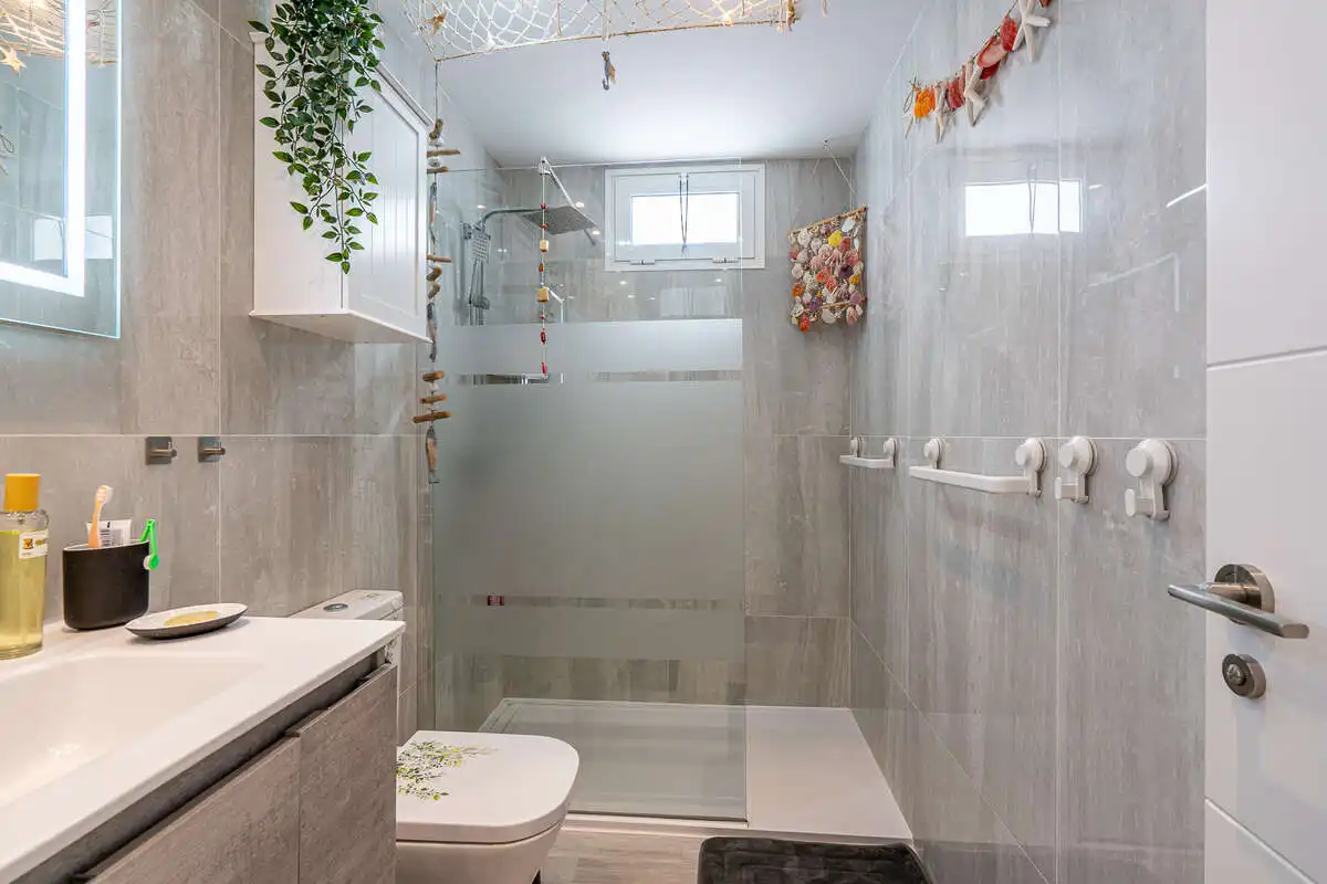 Baño de Piso en venta en Tías con Balcón y Piscina comunitaria