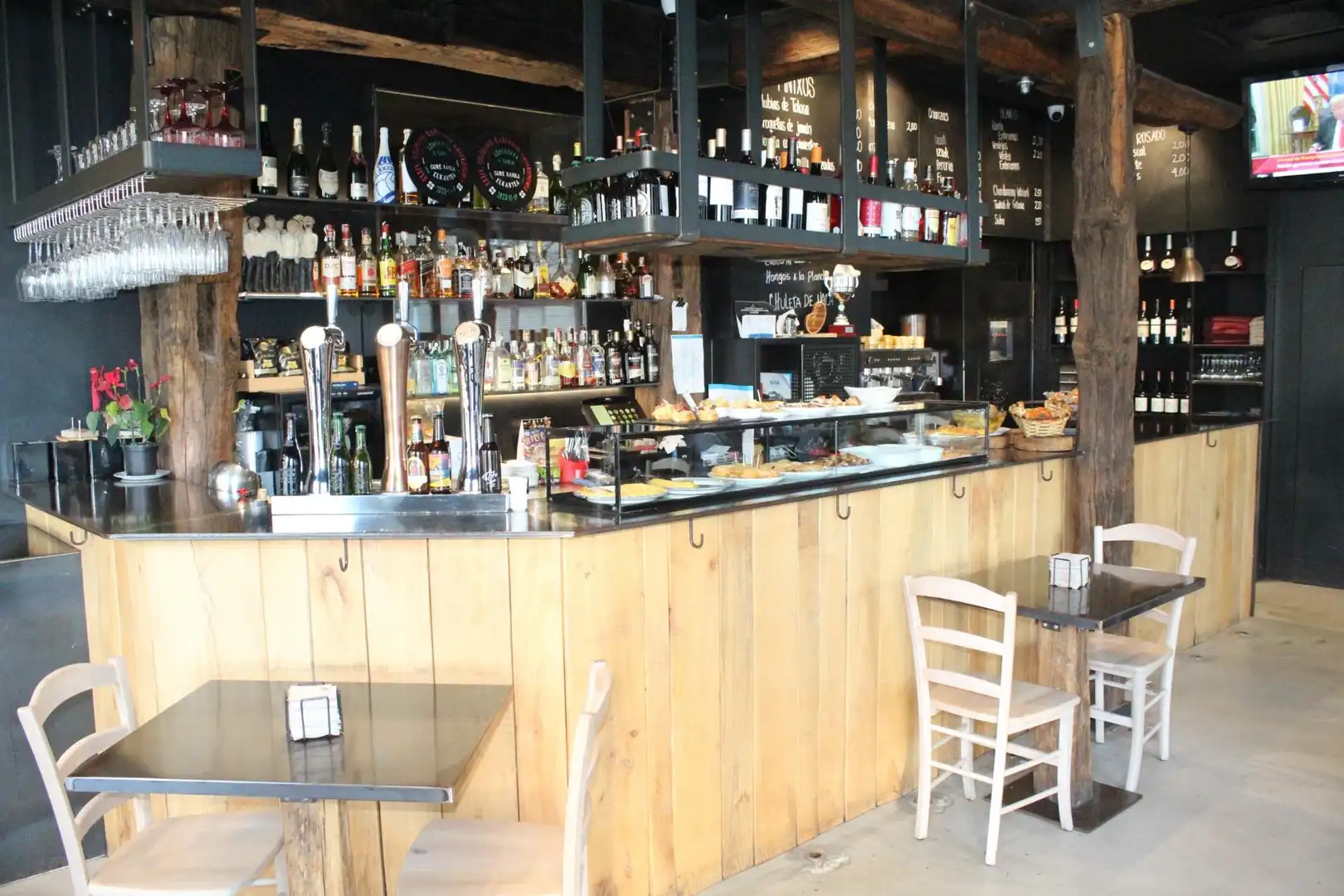 Local en venda en Donostia - San Sebastián  amb Aire condicionat i Moblat