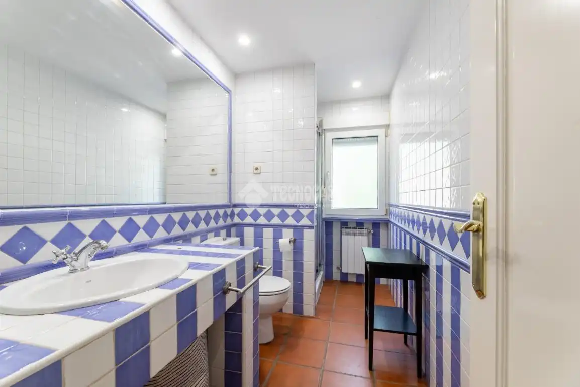 Bany de Casa o xalet en venda en Torrelodones amb Calefacció, Jardí privat i Terrassa