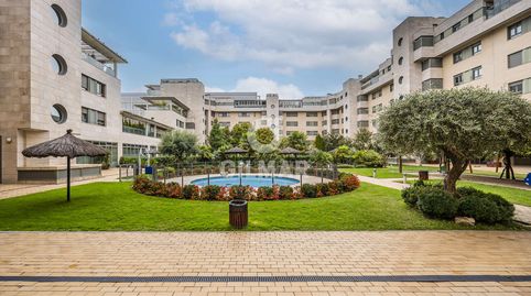 Descubre la exclusividad y el lujo de este magnífico piso en Conde Orgaz, una de las áreas más prestigiosas y deseadas de Madrid.