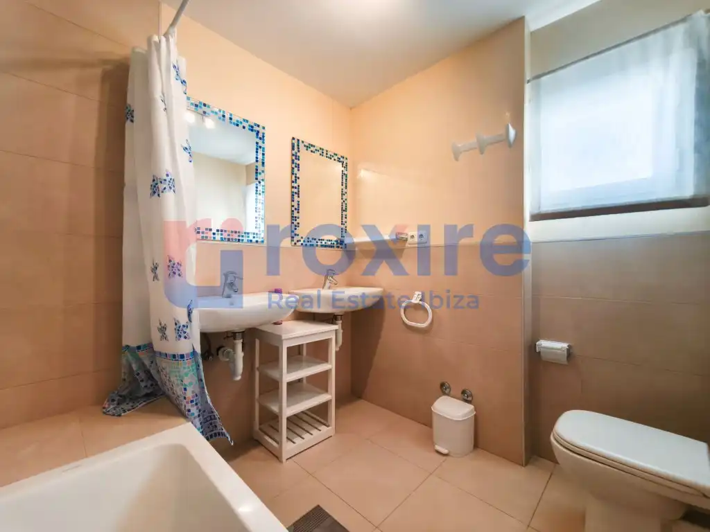 Badezimmer von Maisonette zur Miete in Sant Josep de sa Talaia mit Klimaanlage, Terrasse und Möbliert