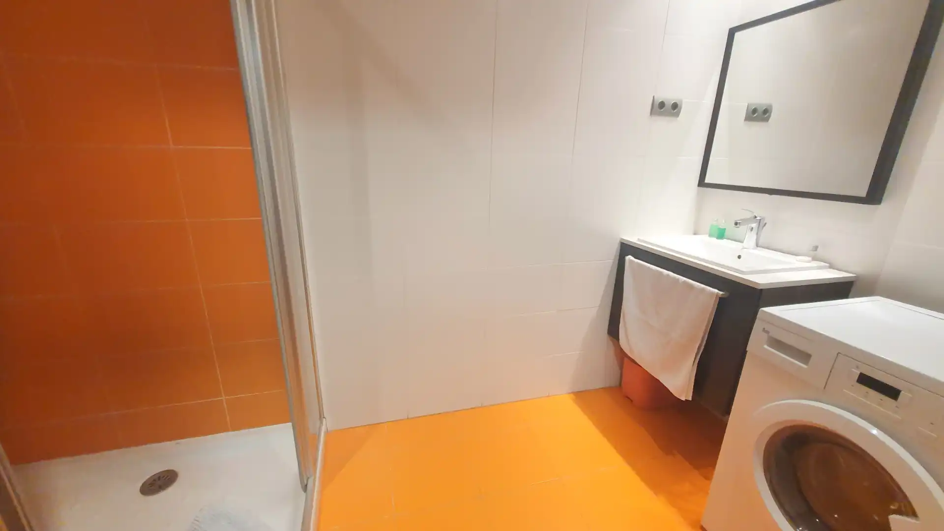 Baño de Dúplex de alquiler en Barcelona con Aire acondicionado, Calefacción y Terraza