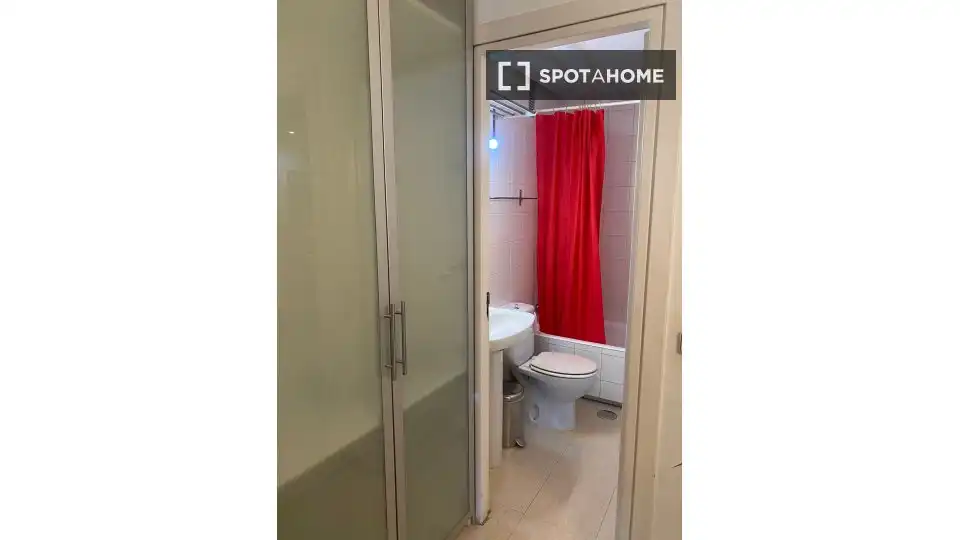 Baño de Piso de alquiler en Madrid con Aire acondicionado, Calefacción y Amueblado