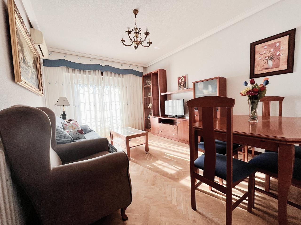 Living room of Flat for sale in  Madrid Capital  with Air Conditioner, Heating and Terrace