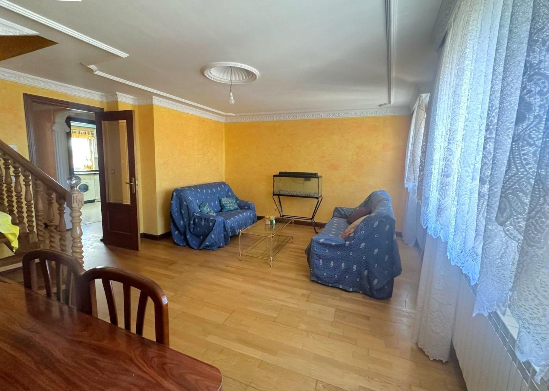 Living room of Duplex for sale in Villaquilambre  with Heating, Parquet flooring and Storage room