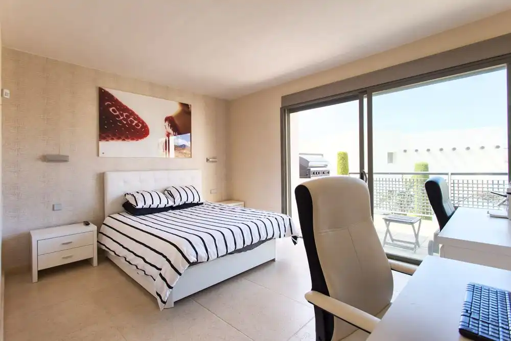 Bedroom of Apartments for sale in Benahavís  with Air Conditioner, Heating and Private garden