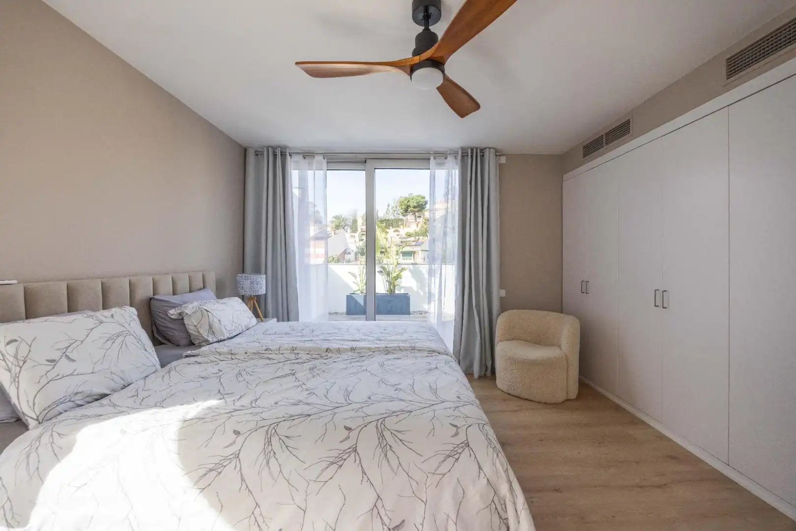 Dormitori de Casa o xalet en venda en Esplugues de Llobregat amb Aire condicionat, Calefacció i Jardí privat