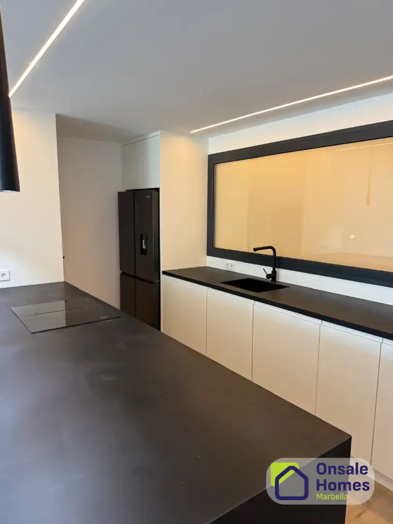 Cuina de Apartament en venda en Marbella amb Aire condicionat, Jardí privat i Traster