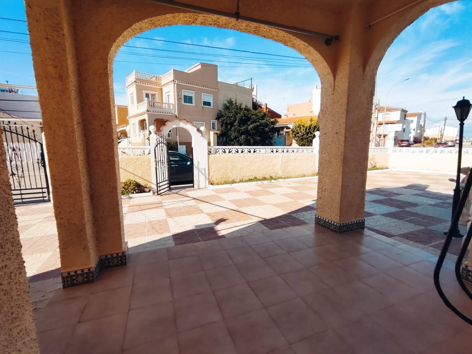 Vista exterior de Casa o xalet en venda en San Fulgencio amb Calefacció, Jardí privat i Terrassa