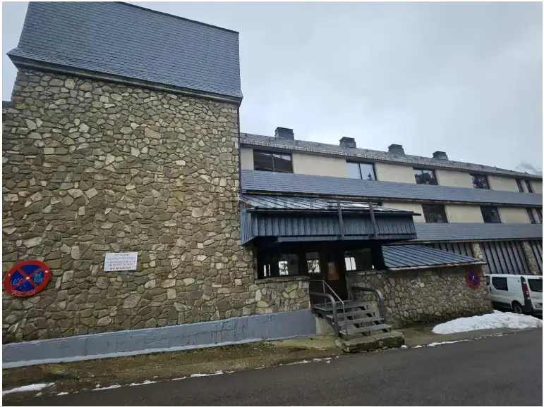 Vista exterior de Estudi en venda en Aisa amb Calefacció, Parquet i Moblat
