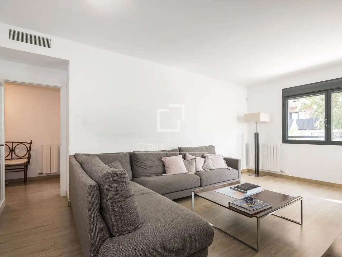 Sala d'estar de Pis en venda en Sant Cugat del Vallès amb Aire condicionat, Terrassa i Piscina