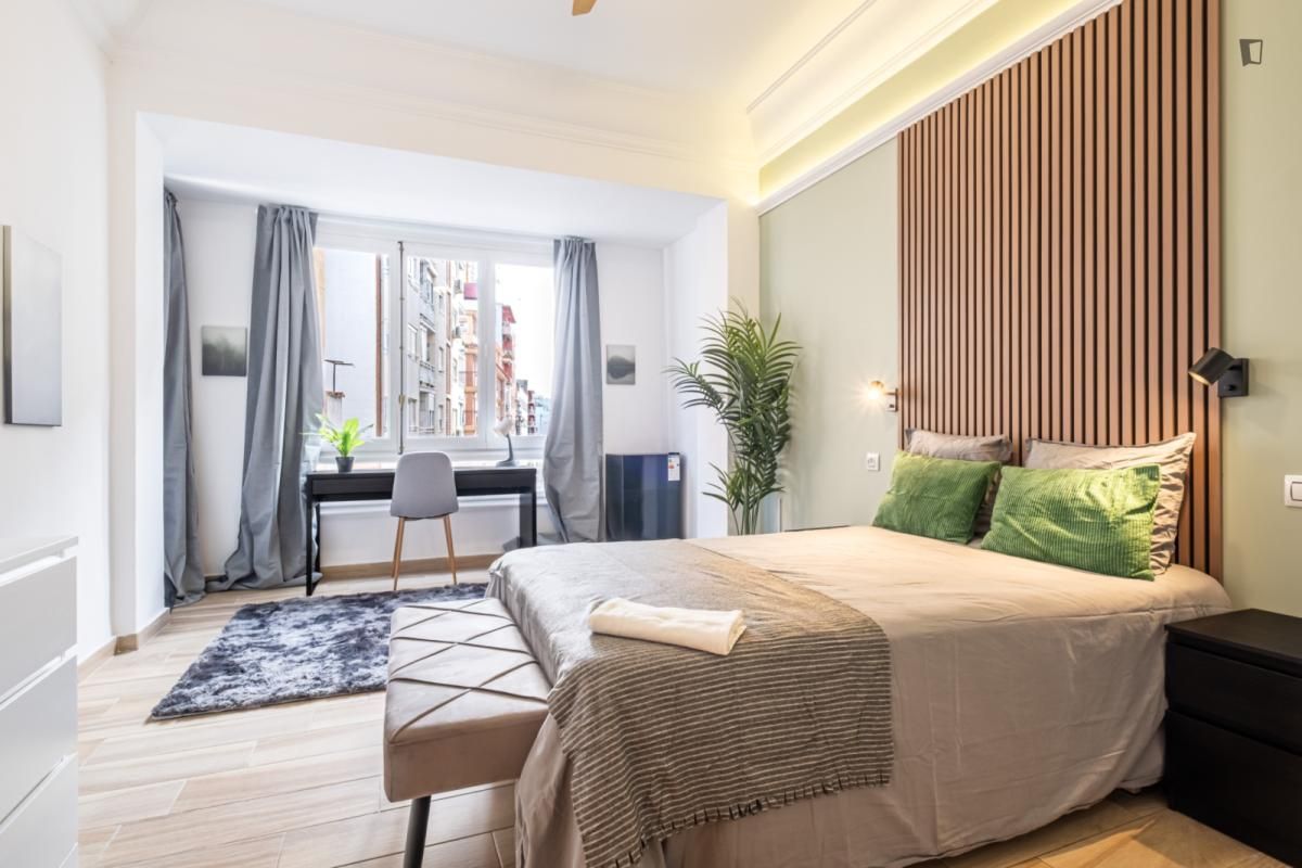 Dormitori de Apartament per a compartir en Alicante / Alacant amb Moblat, Forn i Rentadora