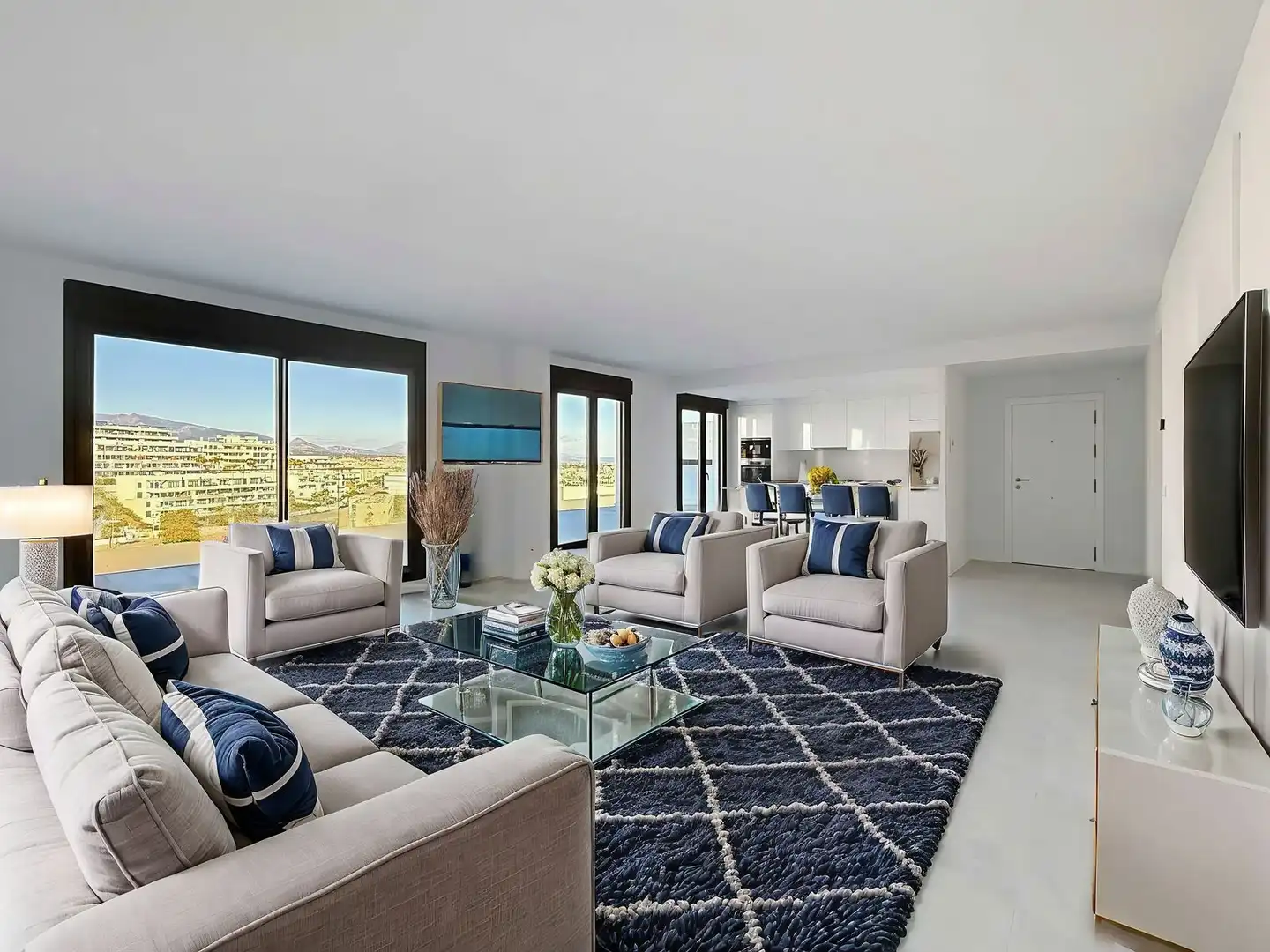 Apartamento con piscina en venta en Calle Eslovenia 5, imagen 2